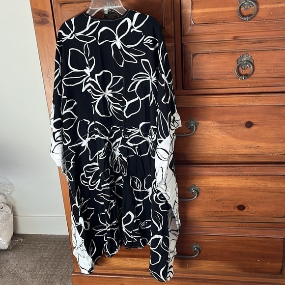 NWT La Blanca Black And White Kimono, One Size. - Picture 6 of 6